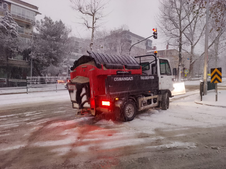 Bursa Osmangazi’de Kar Yağışına Hızlı Müdahale