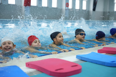 Bursa Yenişehir Kapalı Havuzunu Açtı