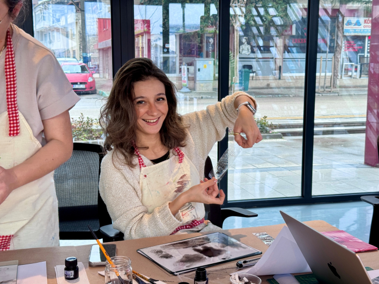 Depoda Sanat Var: Şeffaf Katmanlar Atölyesi