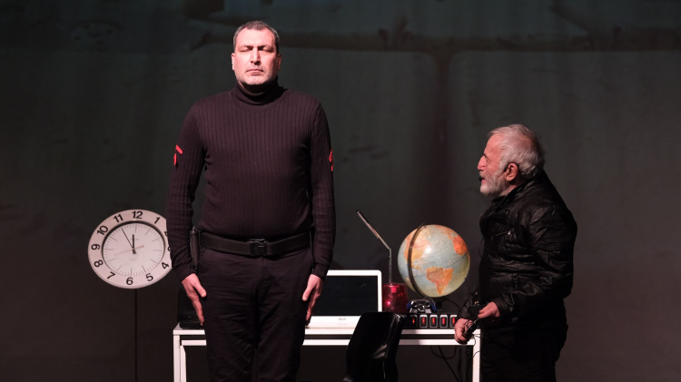 Bursa’da Tiyatro Gösterisi Sıcacı Sanatseverlerle Buluştu