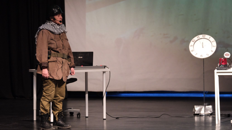 Bursa’da Tiyatro Gösterisi Sıcacı Sanatseverlerle Buluştu