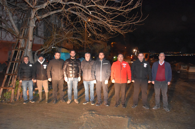 Gemlik’te Fırtına Sonrası Sahil Temizliği ve Yeniden Kullanıma Hazır Hale Getirme