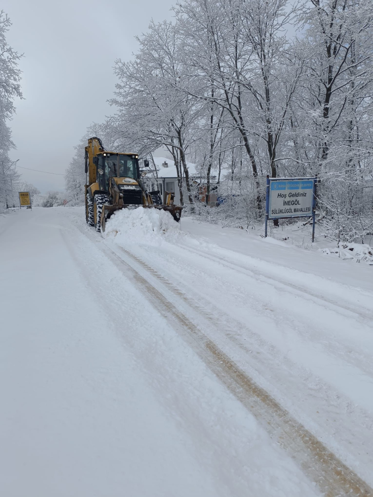 İnegöl Belediyesi Karla Mücadeleyi Sürdürüyor