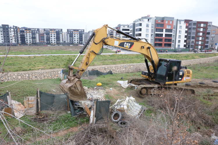 Nilüfer Belediyesi Kaçak Yapıları Yıkarak Denetimlerini Sürdürüyor