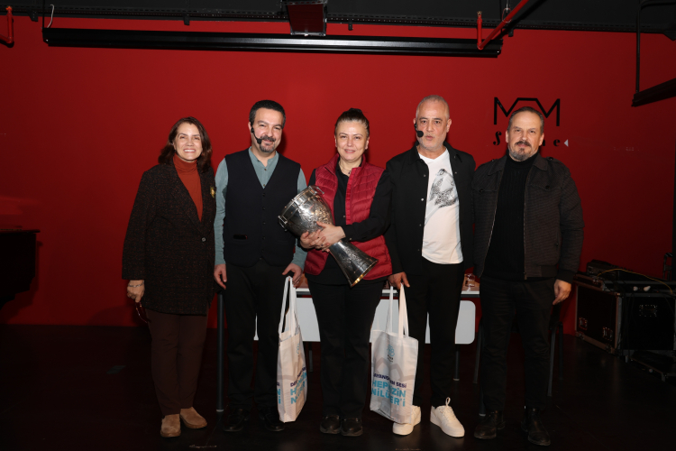 Bir Luthier ve Enstrüman Yolculuğu: Emin Bolat ile Söyleşi