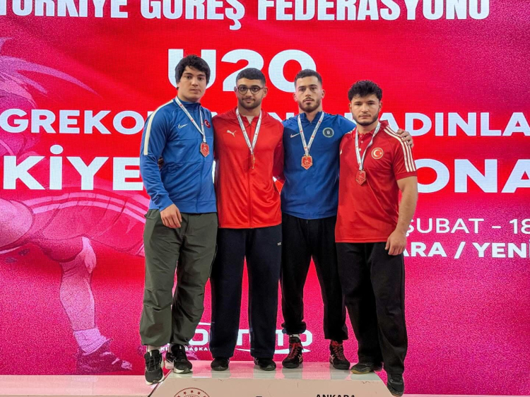 Bursa Büyükşehir Futbol Ekibi 3 Madalya Kazandı