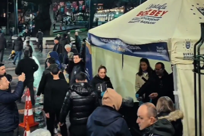 Berat Kandili’nde dayanışma ve tatlı ikramı