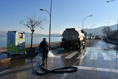 Gemlik sahil yolu temizliği tamamlandı