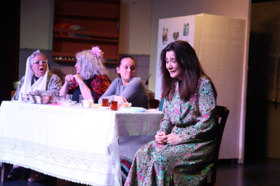 Kadın Sığınağı tiyatro gösterimi