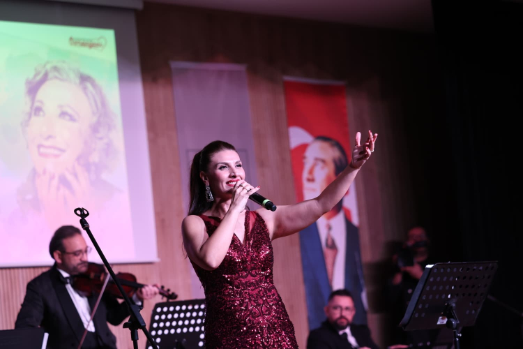 Bursa Osmangazi Belediyesi Müzeyyen Senar’ı Anıyor