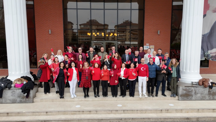 Bayrak Sevgisi ile Milli Değerler ve Birlik Mesajı