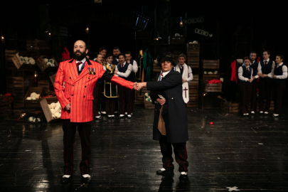 İzmir'de Arturo Ui’nin Önlenebilir Tırmanışı Sahnede