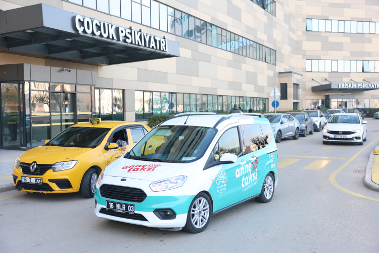 Nilüfer Belediye Başkanı Özdemir, Anne Taksi ile yola çıktı