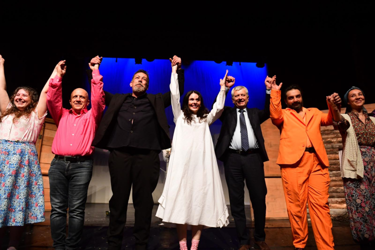 Osmangazi Belediyesi’nin festivalinde sahnelenen Deli Ayten müzikali