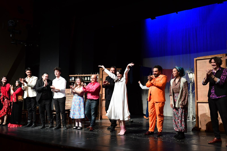 Osmangazi Belediyesi’nin festivalinde sahnelenen Deli Ayten müzikali