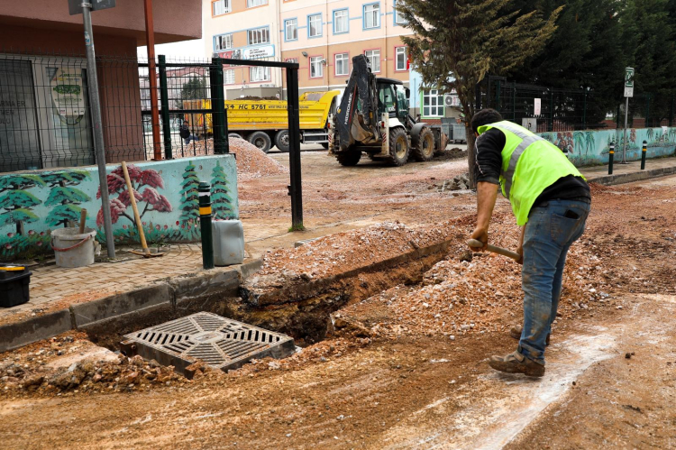 Bursa Büyükşehir'de 17 İlçede Alt ve Üstyapı Çalışmaları Sürüyor