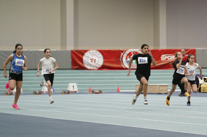 Bursa Büyükşehirsporlu Atletler Türkiye Şampiyonası’nı 3 Madalyayla Tamamladı