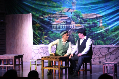 İnegöl Belediyesi Şehir Tiyatrosu’nun Dünya Tiyatrolar Günü Gösterisi