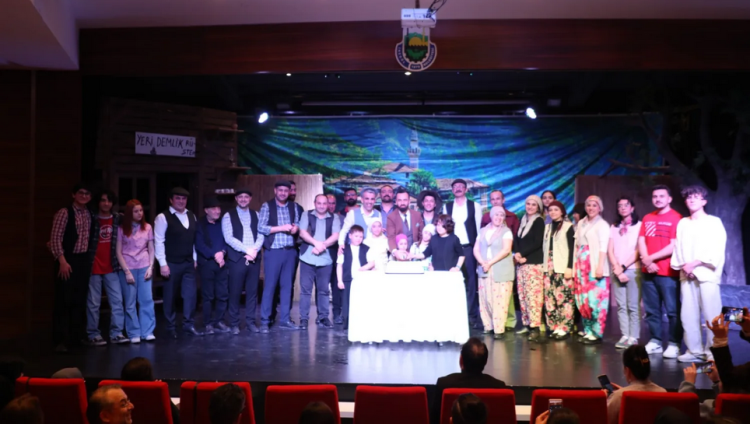 İnegöl Belediyesi Şehir Tiyatrosu’nun Dünya Tiyatrolar Günü Gösterisi