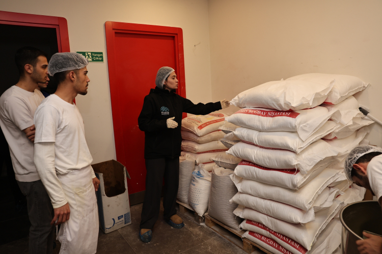 Nilüfer Belediyesi denetimlerinde üretim ve satış alanlarında hijyen standartları titizlikle incelendi