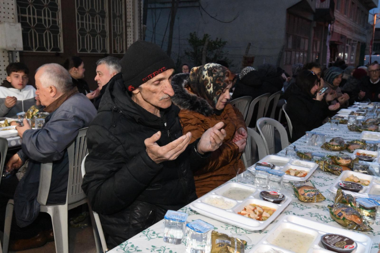 İftar Programı ve Paylaşım Atmosferi