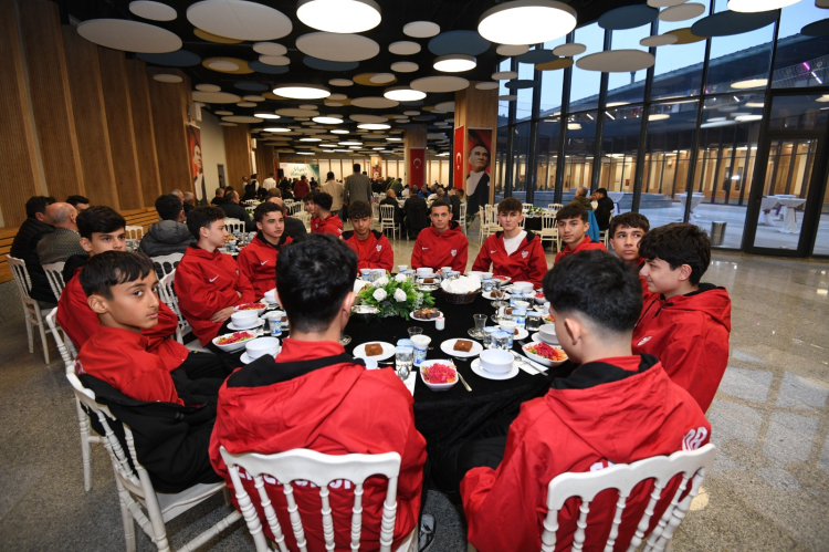 Osmangazi Belediyesi ve Kulüpler Birliği İftar Etkinliği