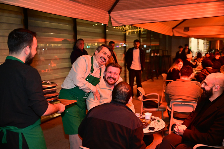 Bursa Yıldırım’da Başkan Yılmaz Pişirip İkram Etti