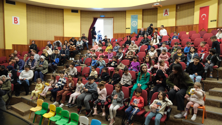 Bursa Yıldırım’da Çocuklar İçin Tiyatro Şöleni