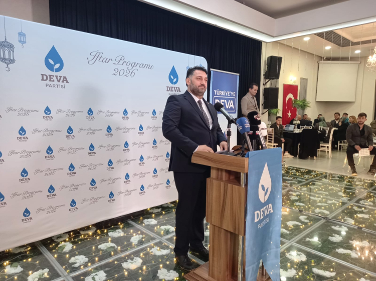 DEVA Partisi Genel Başkanı Ali Babacan, Bursa’da programlar kapsamında ekonomi, hukuk ve sosyal politikalar üzerine kapsamlı görüşlerini paylaştı