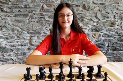 Bursalı Yarışır: Kraliçeler Online Satranç Yarı Finali