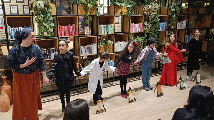 Çocukların Yorumu: Bursada Ünlü Tiyatro Tiratları Sahnede