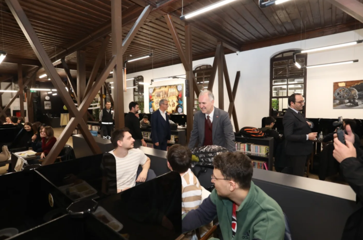 İnegöl'de Başkan Taban Öğrencilerle Buluştu