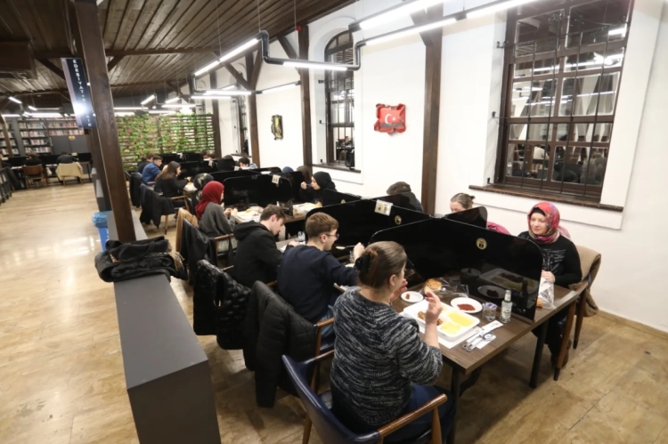 İnegöl'de Başkan Taban Öğrencilerle Buluştu