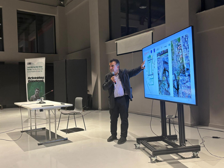 İznik Gölü’nün Suları Altında Nilüfer İle Konuştu