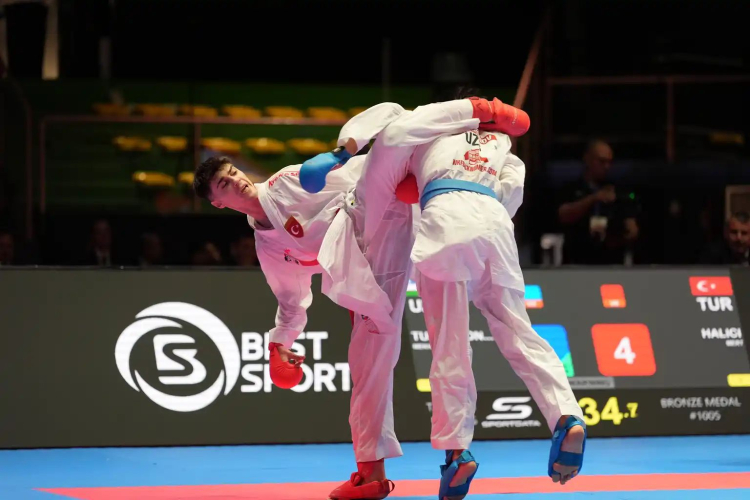 Kağıtspor’un Voleybol ve Spor Branşlarındaki Başarısı