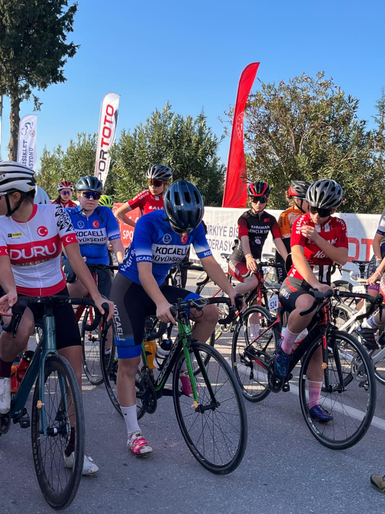 Kağıtspor’un Voleybol ve Spor Branşlarındaki Başarısı