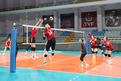 Nilüfer Belediyesi Kadın Voleybol Takımı Play-off Hazır