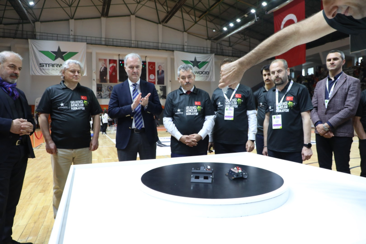 Bursa İnegöl’ün Mucitleri Robotlarını Yarıştırdı