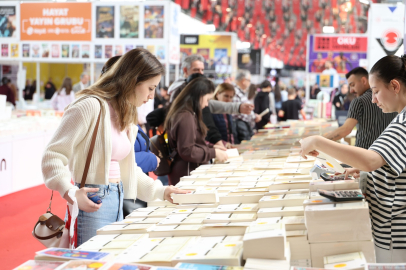 İmza Günleri ve Yazarlarla Buluşmalar