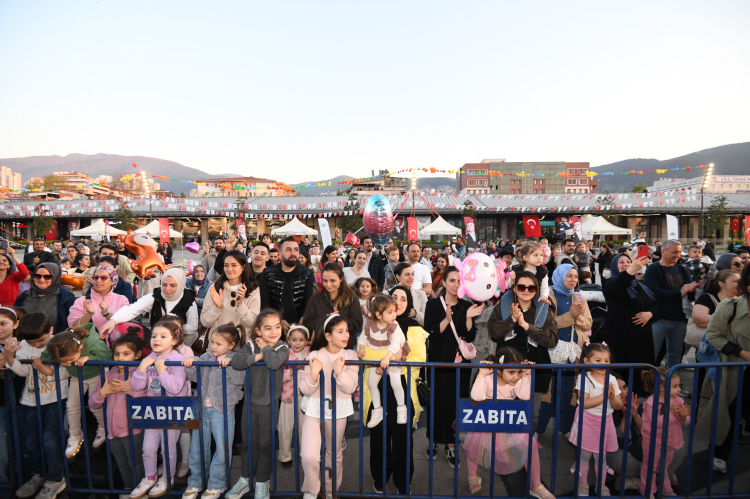 Bursa Osmangazi’de Çocuk Bayramı Karnavala