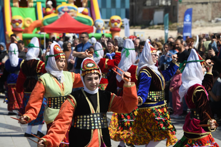 Bursa Osmangazi’de Çocuk Bayramı Karnavala