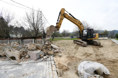Osmangazi Belediyesi denetimlerinde taş duvarlar yıkıldı