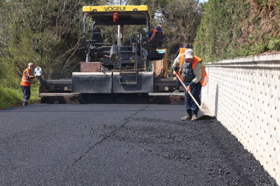 Osmangazi Belediyesi’nin asfalt çalışmaları sürüyor