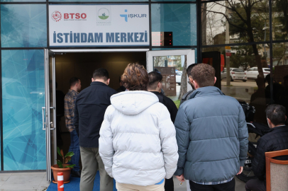 Bursa Osmangazi’de vatandaşlar istihdam buluşmalarıyla iş sahibi oluyor