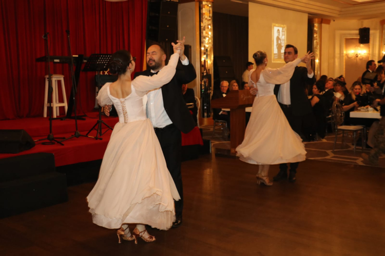 Bursa’da Şapka Devriminin 100. Yılı için Özel Balo