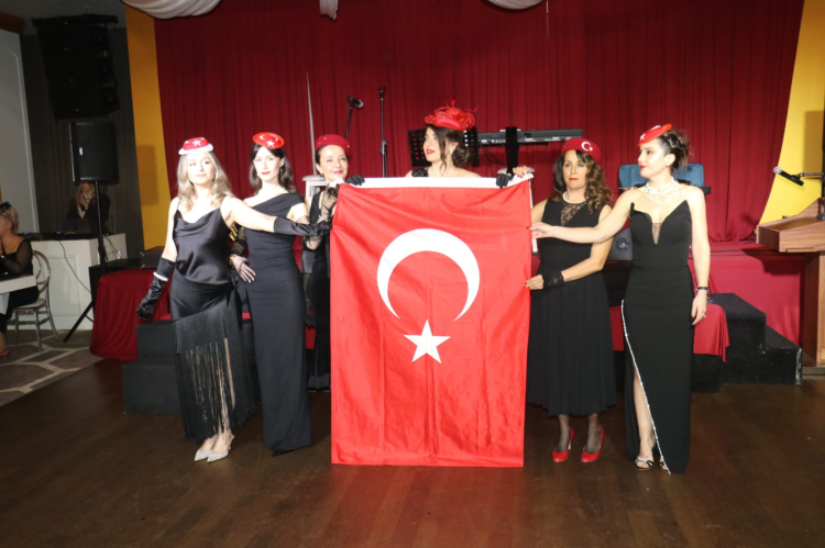 Bursa’da Şapka Devriminin 100. Yılı için Özel Balo