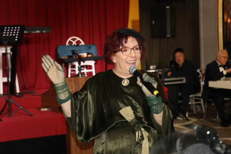 Bursa’da Şapka Devriminin 100. Yılı için Özel Balo