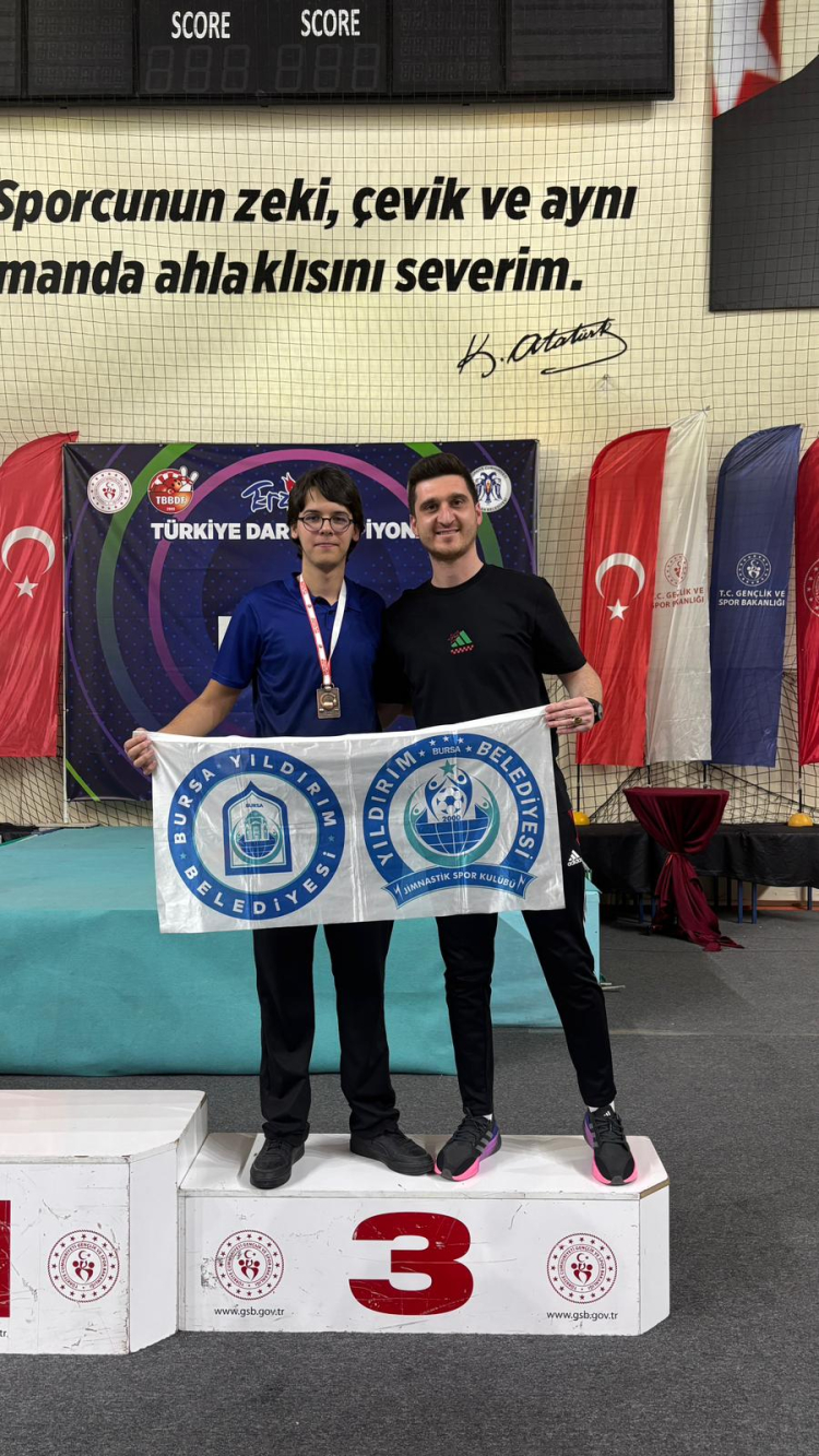 Bursa'da Sporda Yıldırımın Tam İsabeti