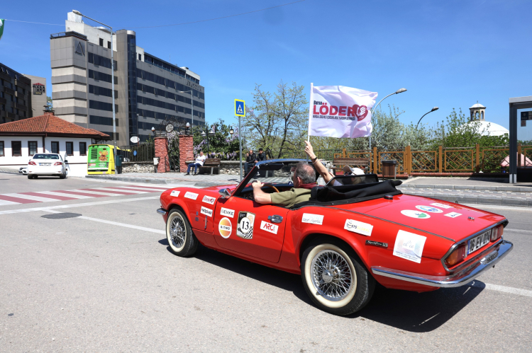 Osmangazi Belediyesi ve iş ortaklarıyla düzenlenen Klasik Otomobil Turu