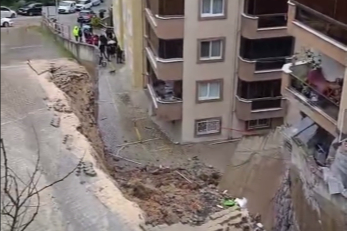  Mudanya’da sağanak yağışın ardından istinat duvarı çöktü 